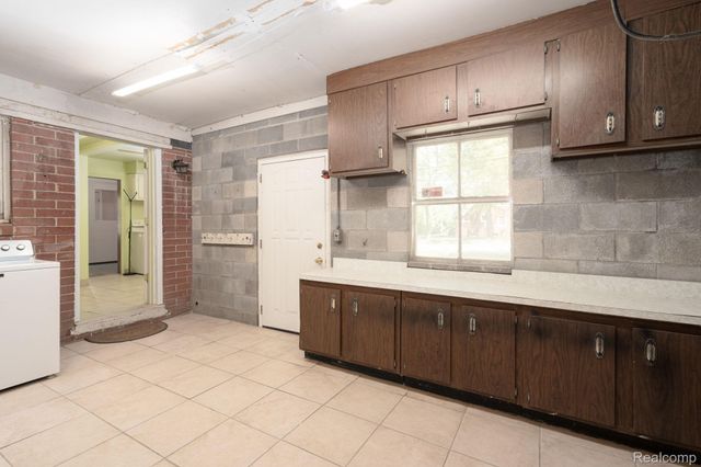 426 Driftwood Avenue, Rochester Hills, MI 48307