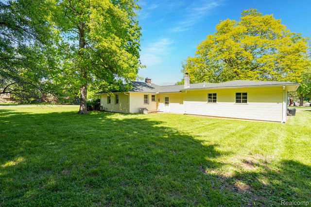 426 Driftwood Avenue, Rochester Hills, MI 48307
