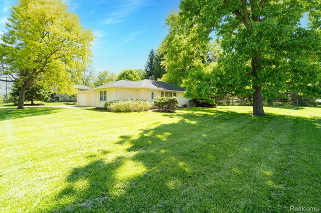 426 Driftwood Avenue, Rochester Hills, MI 48307