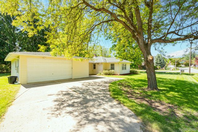 426 Driftwood Avenue, Rochester Hills, MI 48307