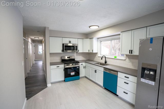 15527 Meadow Street, Romulus, MI 48174