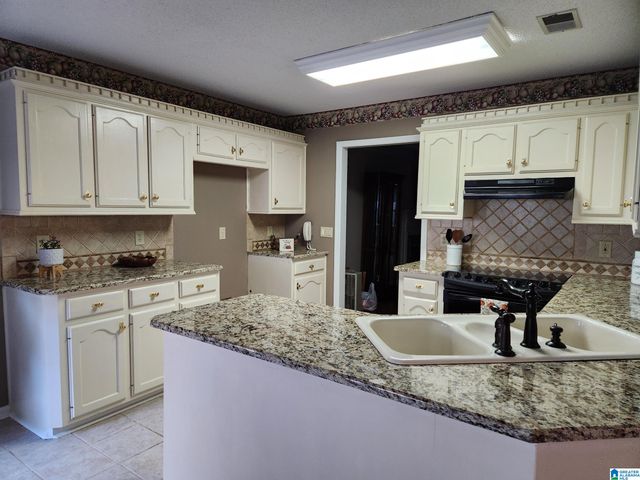 1914 OMAHA DRIVE, Helena, AL 35080