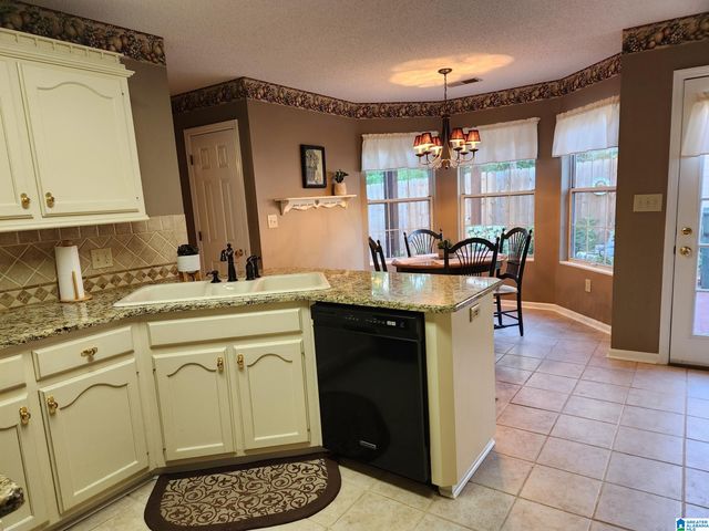 1914 OMAHA DRIVE, Helena, AL 35080