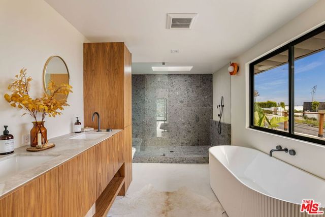 3748 Seahorn Drive, Malibu, CA 90265
