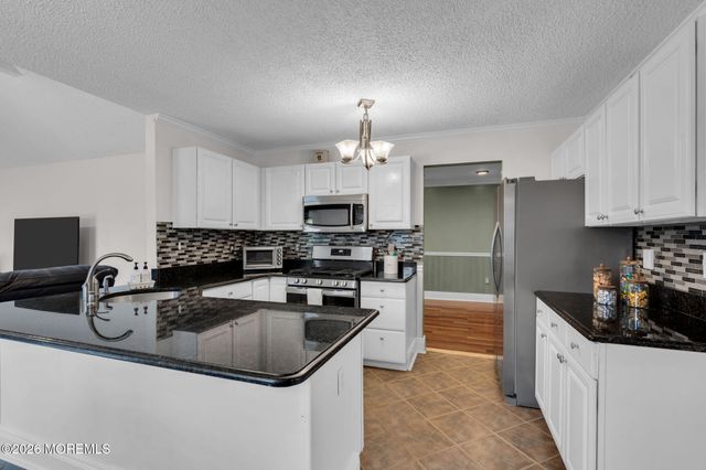 19 Grand Teton Avenue, Howell, NJ 07731