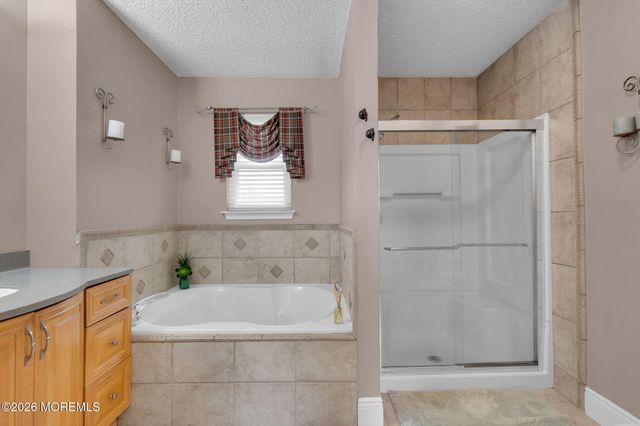 19 Grand Teton Avenue, Howell, NJ 07731