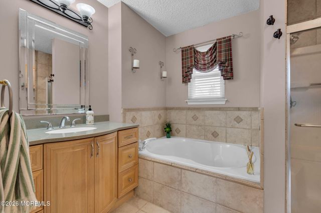 19 Grand Teton Avenue, Howell, NJ 07731