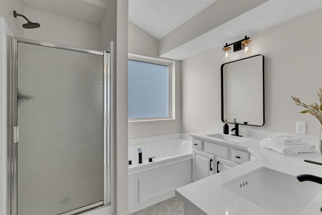 3327 N Lake Ridge Ct, Wichita, KS 67205