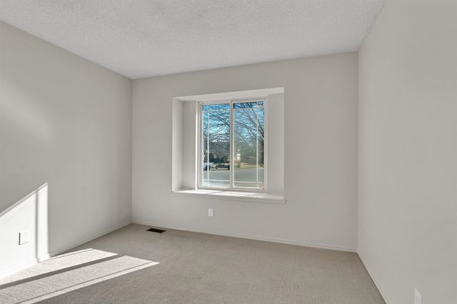 3327 N Lake Ridge Ct, Wichita, KS 67205