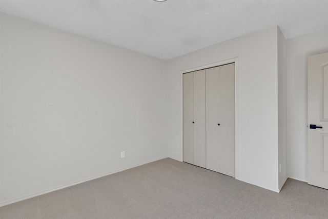 3327 N Lake Ridge Ct, Wichita, KS 67205