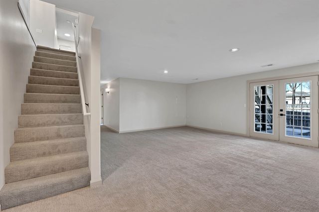 3327 N Lake Ridge Ct, Wichita, KS 67205