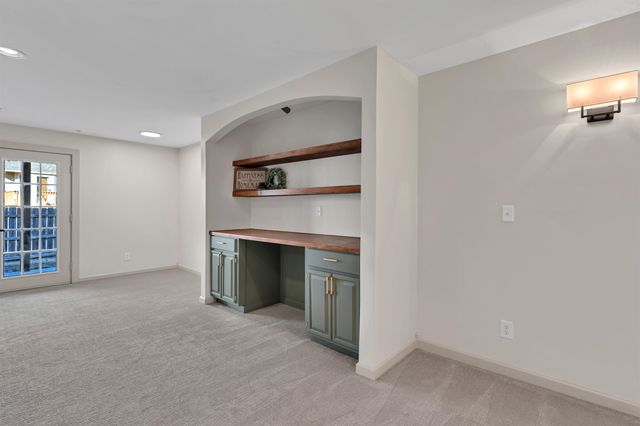 3327 N Lake Ridge Ct, Wichita, KS 67205