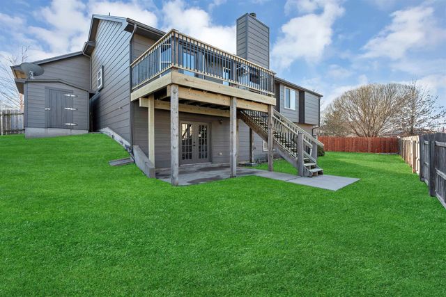 3327 N Lake Ridge Ct, Wichita, KS 67205