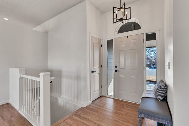 3327 N Lake Ridge Ct, Wichita, KS 67205