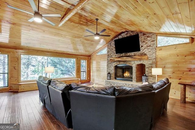 450 Flat Creek Circle, Blue Ridge, GA 30513