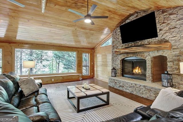 450 Flat Creek Circle, Blue Ridge, GA 30513