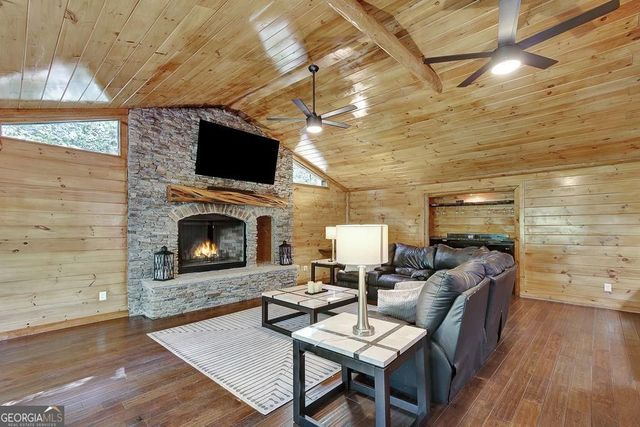 450 Flat Creek Circle, Blue Ridge, GA 30513