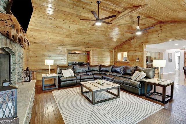 450 Flat Creek Circle, Blue Ridge, GA 30513