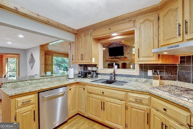 450 Flat Creek Circle, Blue Ridge, GA 30513