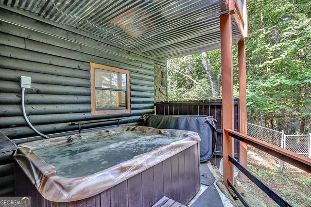 450 Flat Creek Circle, Blue Ridge, GA 30513