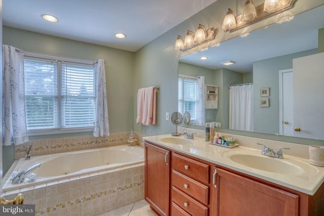 40 E HUNTINGTON CIR, Dover, DE 19904