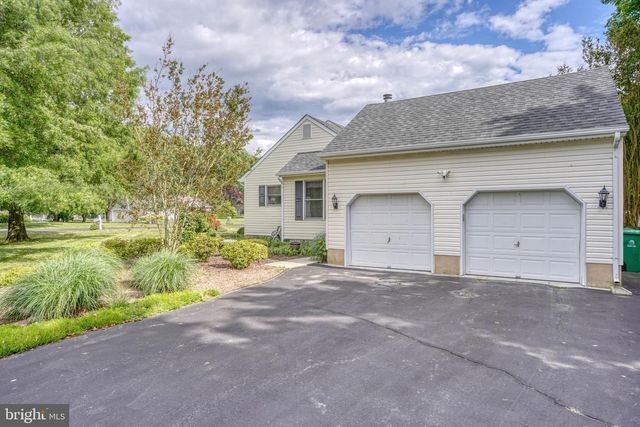 40 E HUNTINGTON CIR, Dover, DE 19904