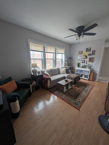 2344 W Barry Avenue 1, Chicago, IL 60618