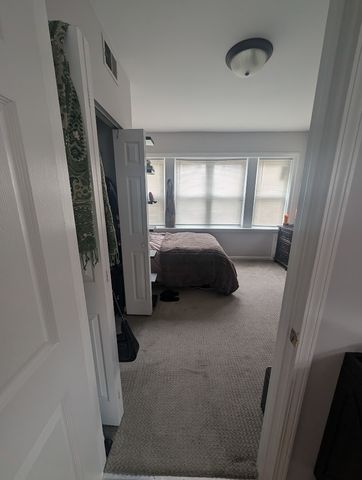 2344 W Barry Avenue 1, Chicago, IL 60618