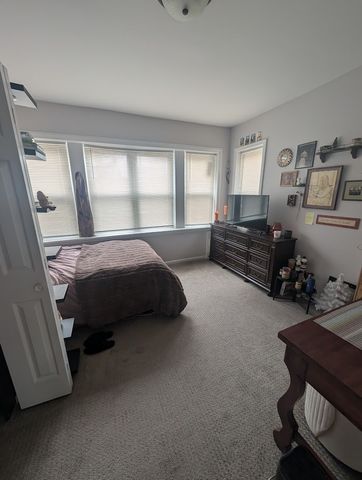 2344 W Barry Avenue 1, Chicago, IL 60618