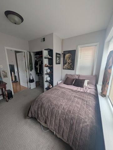 2344 W Barry Avenue 1, Chicago, IL 60618