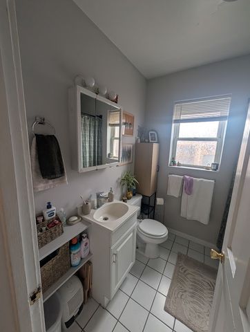 2344 W Barry Avenue 1, Chicago, IL 60618