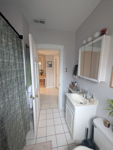 2344 W Barry Avenue 1, Chicago, IL 60618