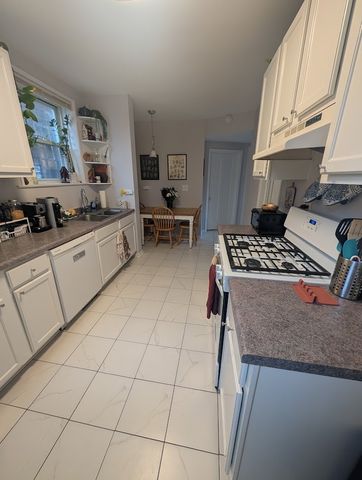 2344 W Barry Avenue 1, Chicago, IL 60618