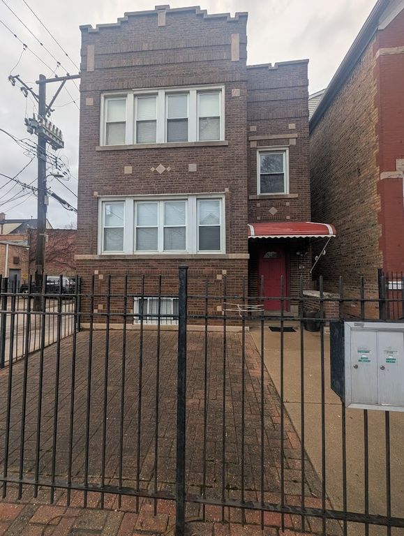 2344 W Barry Avenue 1, Chicago, IL 60618