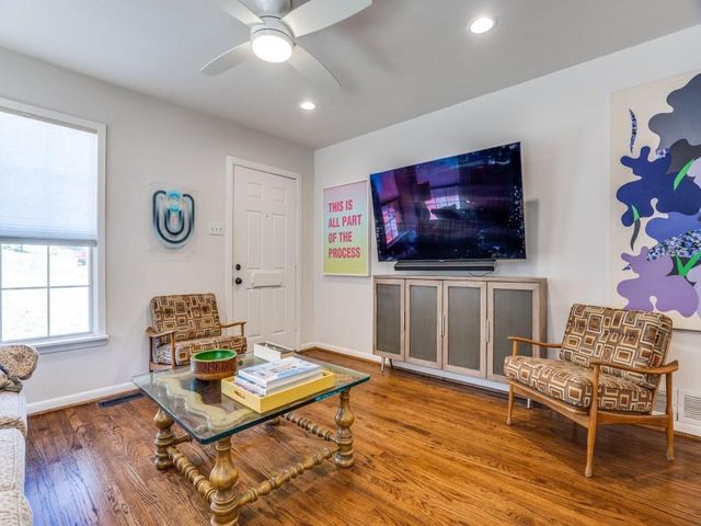 406 N Montreal Avenue, Dallas, TX 75208