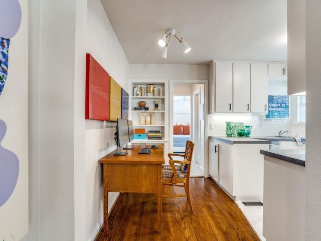 406 N Montreal Avenue, Dallas, TX 75208