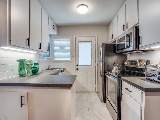 406 N Montreal Avenue, Dallas, TX 75208