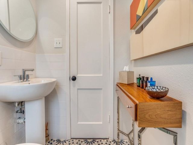 406 N Montreal Avenue, Dallas, TX 75208