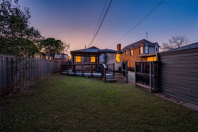 406 N Montreal Avenue, Dallas, TX 75208