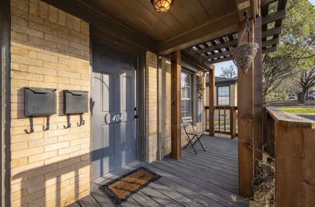 406 N Montreal Avenue, Dallas, TX 75208