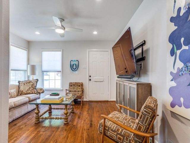 406 N Montreal Avenue, Dallas, TX 75208