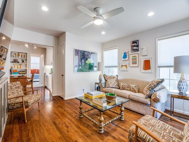 406 N Montreal Avenue, Dallas, TX 75208