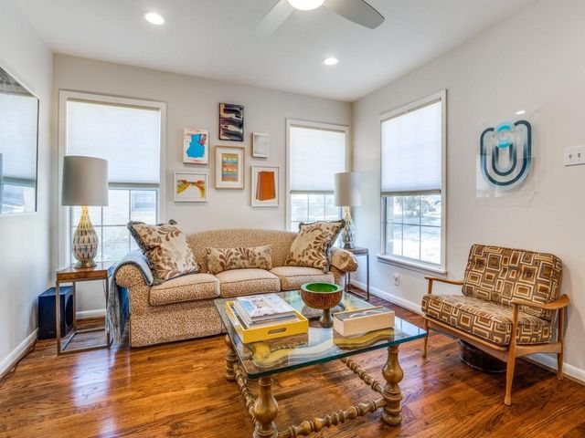 406 N Montreal Avenue, Dallas, TX 75208