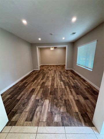 8049 Forest Hills Drive, Montgomery, TX 77316
