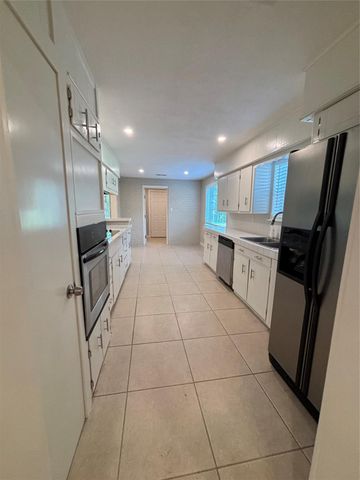 8049 Forest Hills Drive, Montgomery, TX 77316