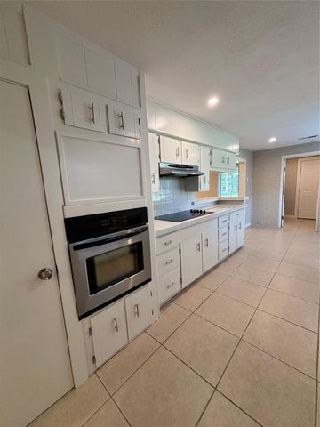8049 Forest Hills Drive, Montgomery, TX 77316