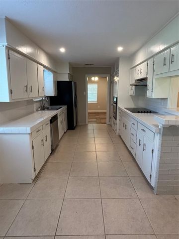 8049 Forest Hills Drive, Montgomery, TX 77316