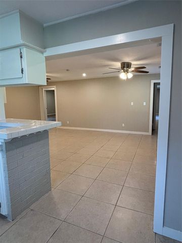 8049 Forest Hills Drive, Montgomery, TX 77316