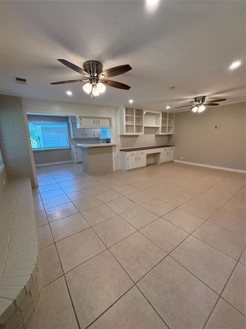 8049 Forest Hills Drive, Montgomery, TX 77316