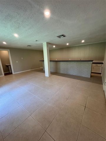 8049 Forest Hills Drive, Montgomery, TX 77316